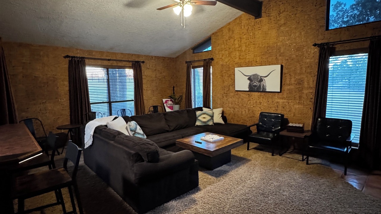 Photo of Livingroom in Guthrie