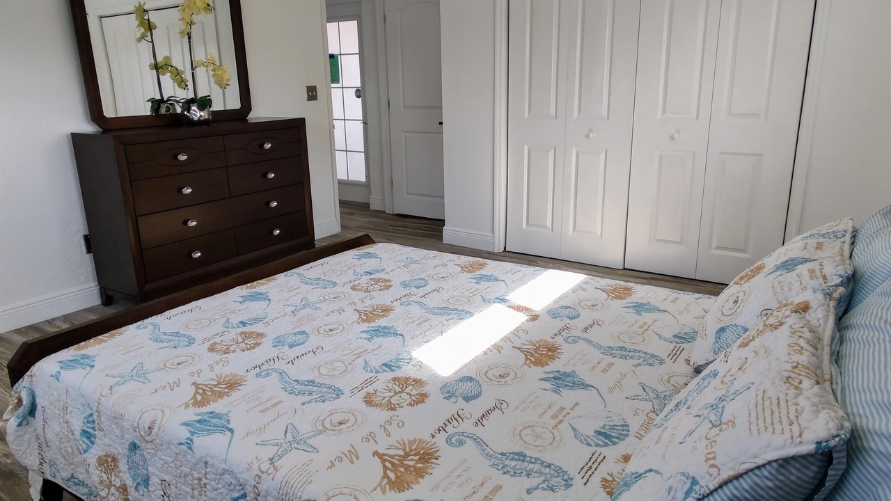Photo of Bedroom in Capri Isle