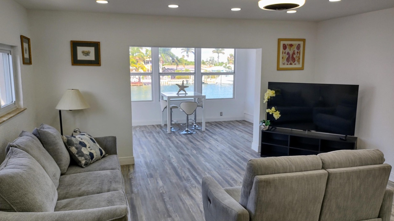 Photo of Livingroom in Capri Isle