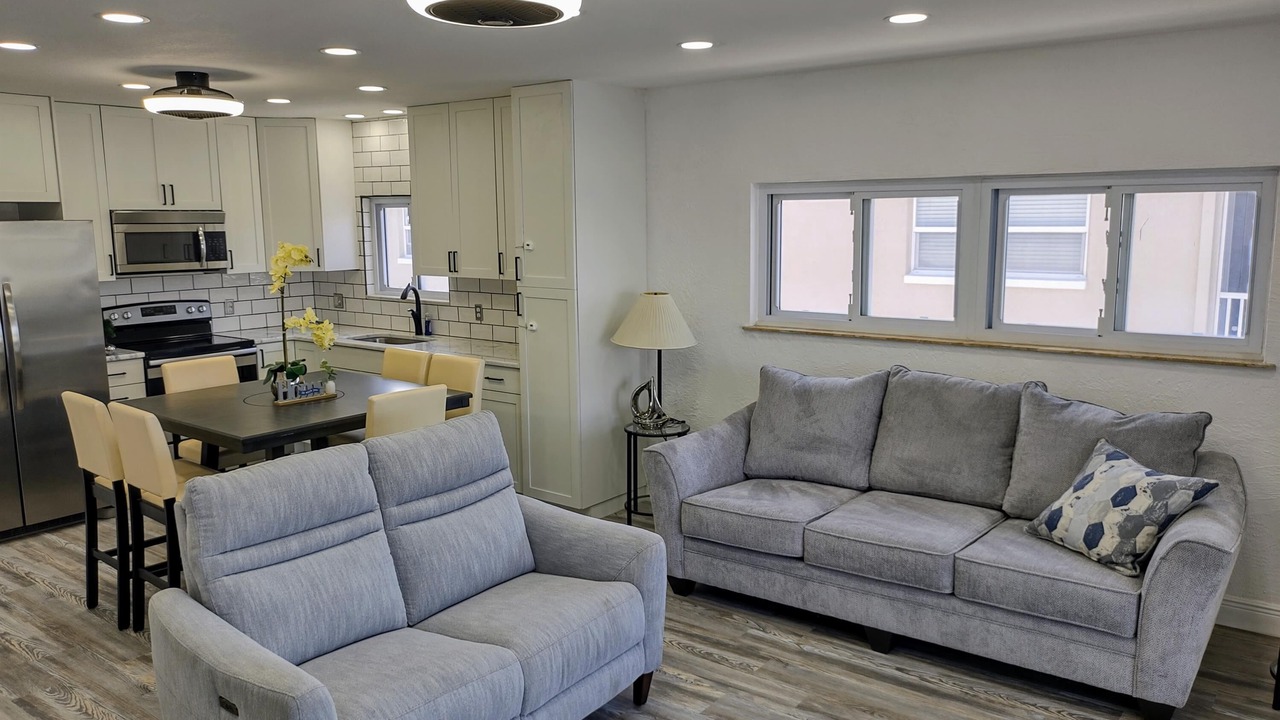 Photo of Livingroom in Capri Isle