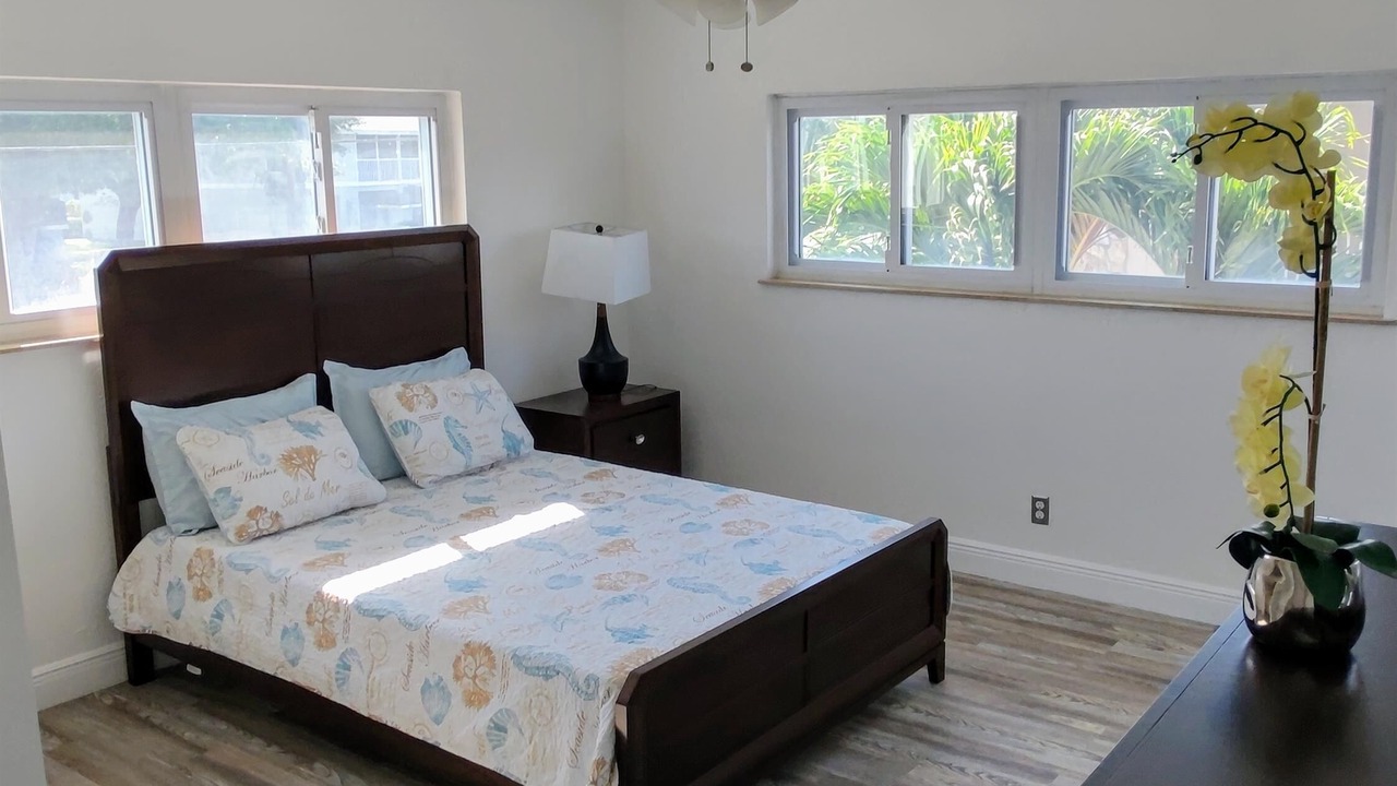 Photo of Bedroom in Capri Isle