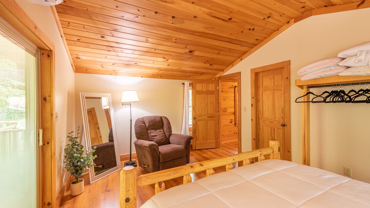 Photo of Bedroom in Reedsville