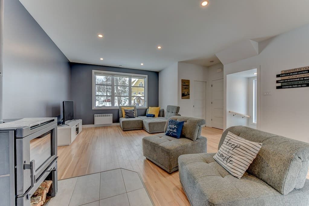 Photo of Livingroom in Owl's Head Ski Resort