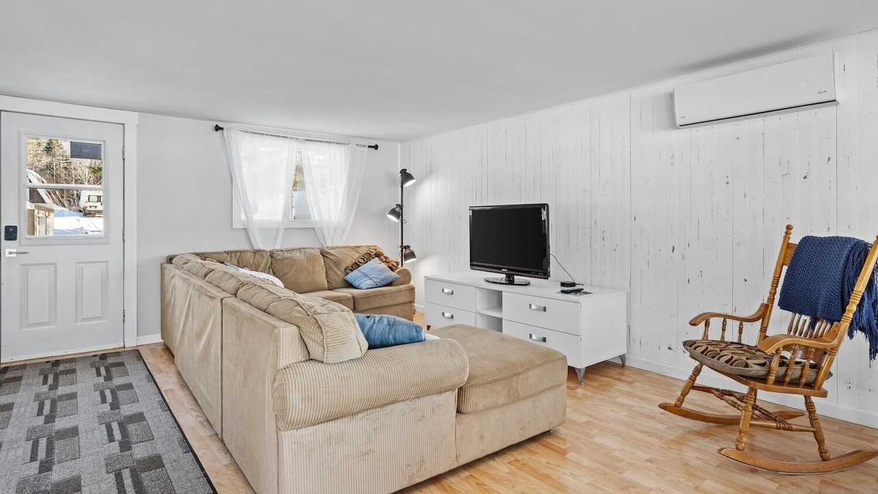 Photo of Bedroom in Saint-Hermenegilde