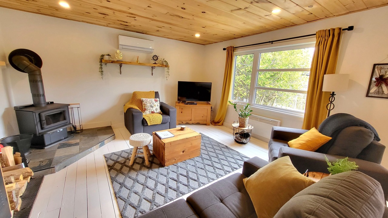 Photo of Livingroom in Bolton-Ouest