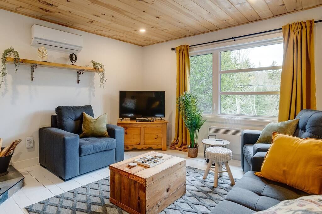 Photo of Livingroom in Bolton-Ouest
