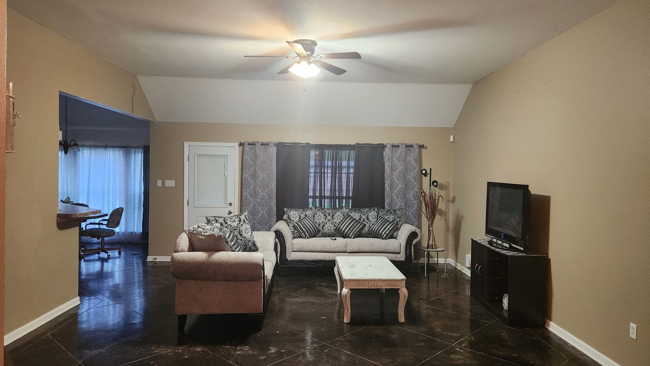 Photo of Livingroom in LaPlace