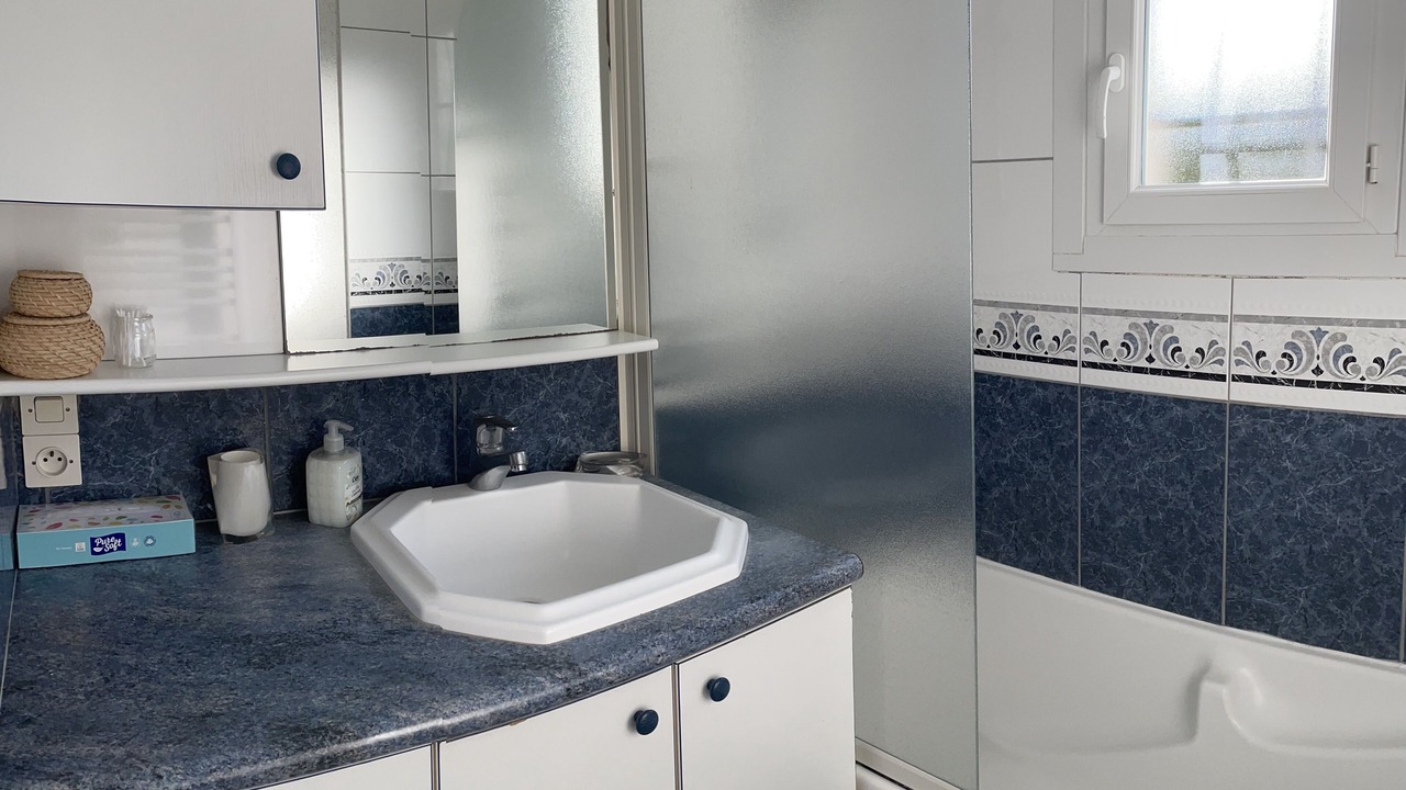 Photo of Bathroom in Veigne