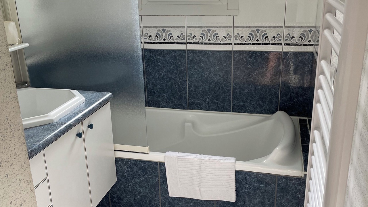 Photo of Bathroom in Veigne