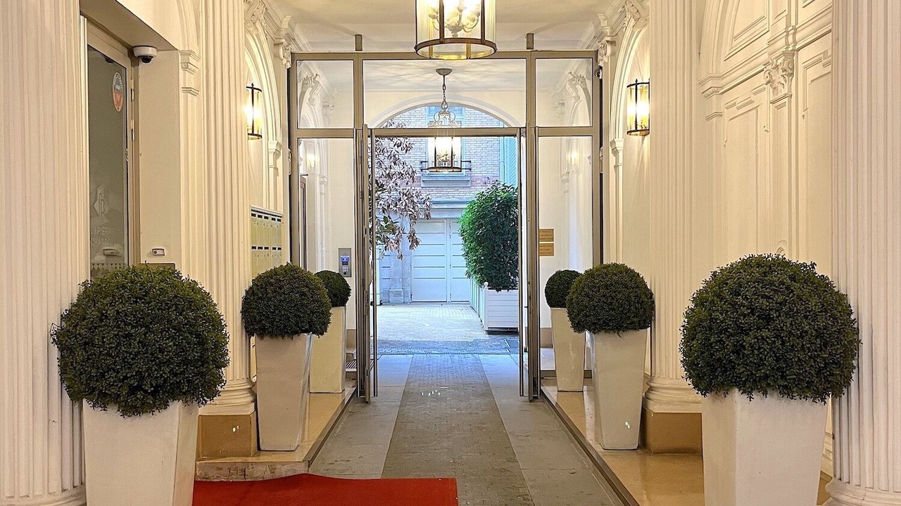 Photo of Others in Champs-Elysees