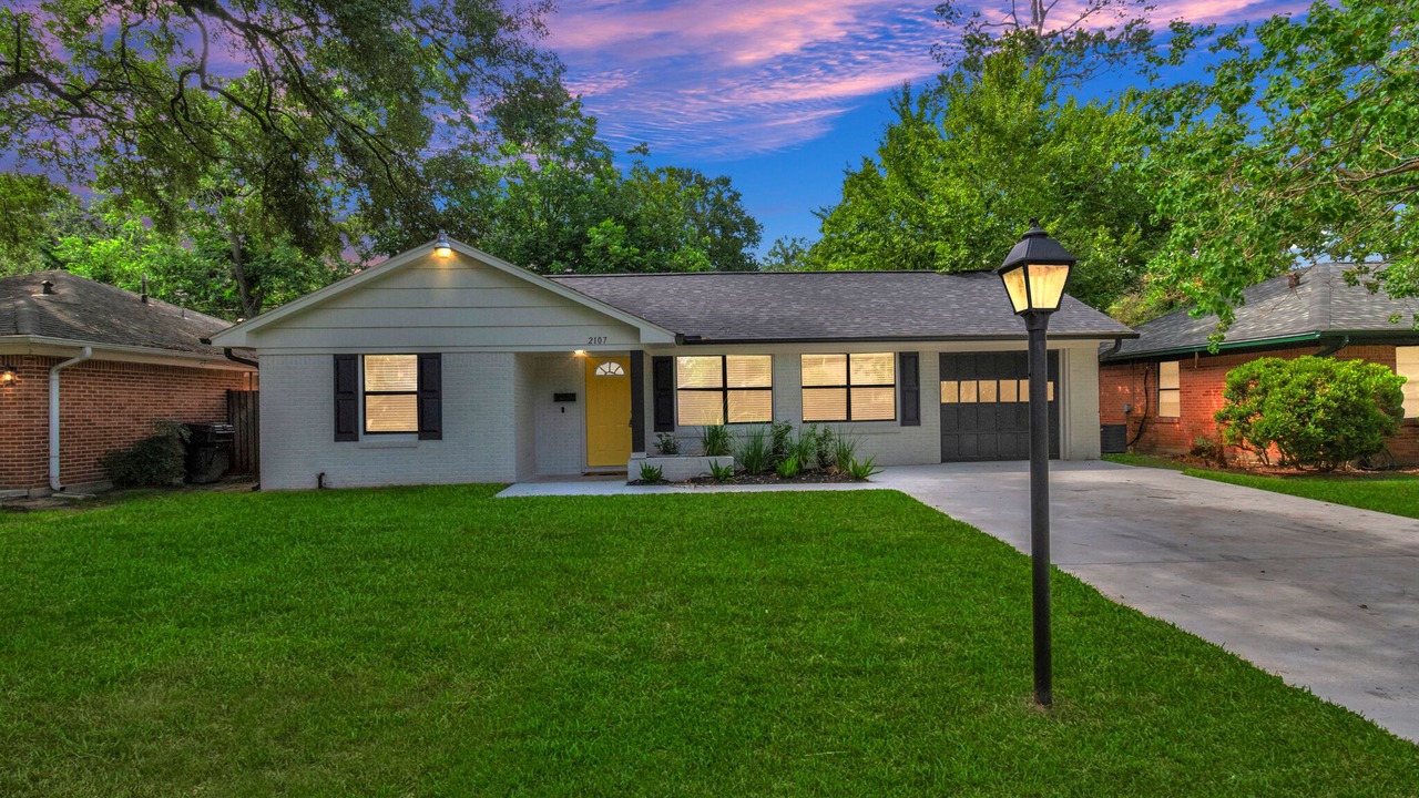 Photo of Outdoor in Garden Oaks