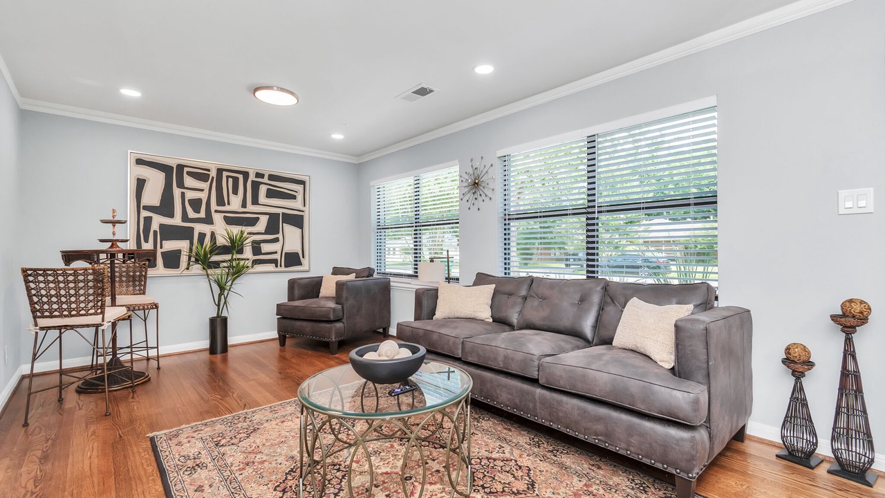 Photo of Livingroom in Garden Oaks