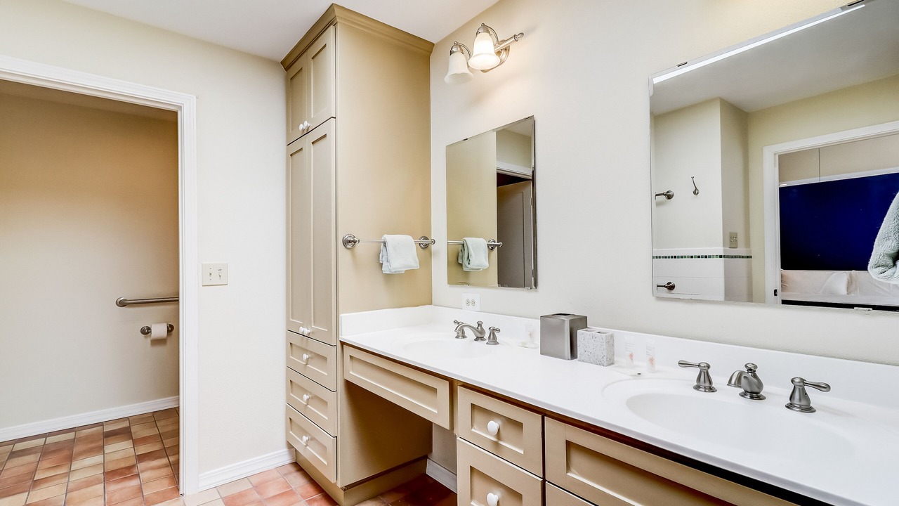Photo of Bathroom in Oak Park - Northwood