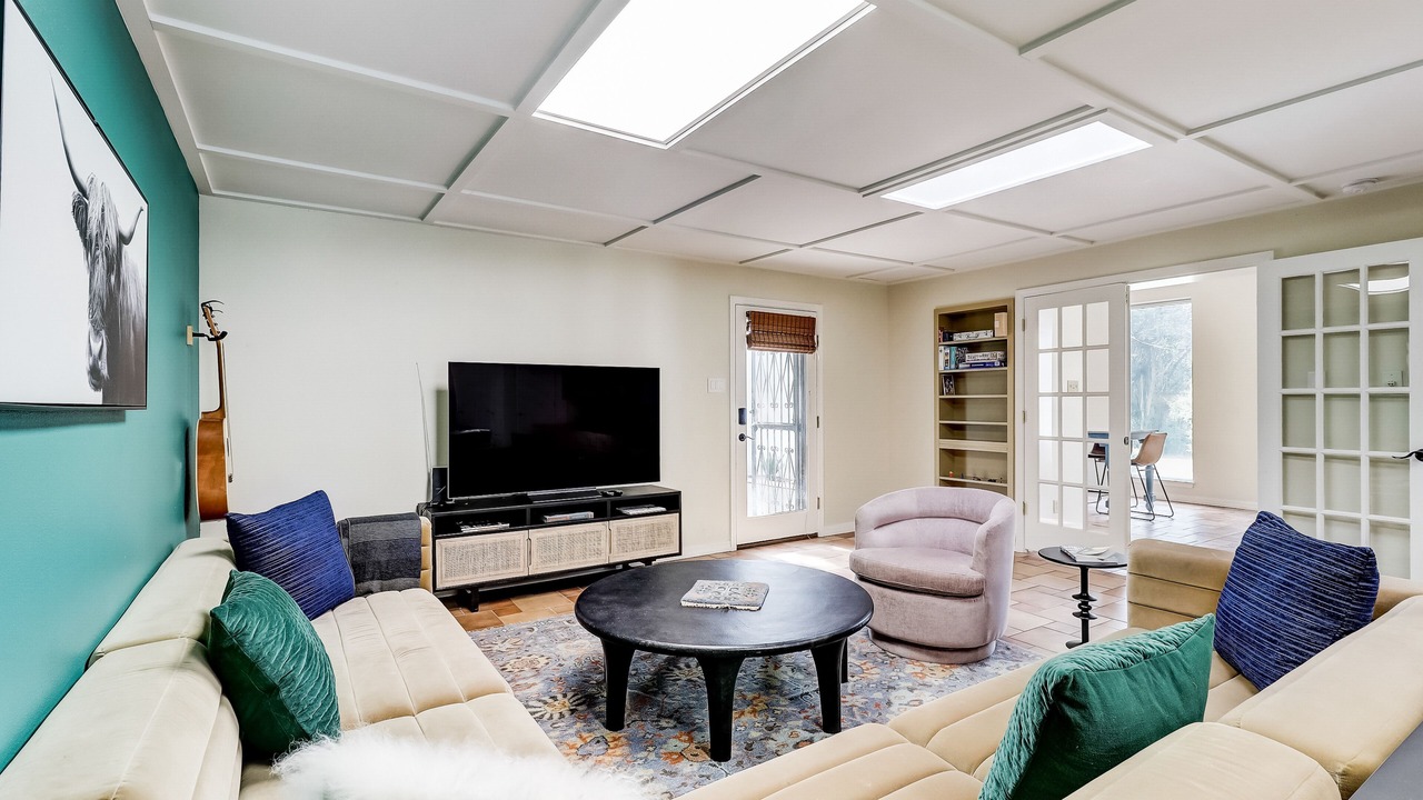 Photo of Livingroom in Oak Park - Northwood