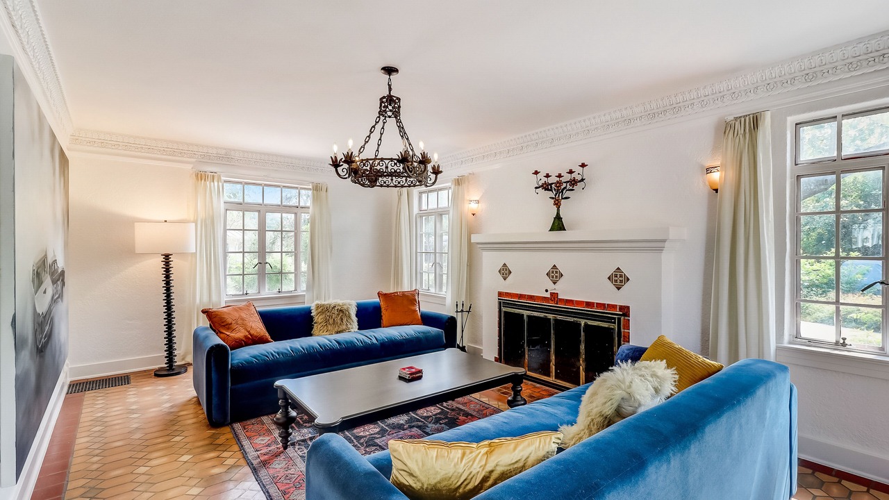 Photo of Livingroom in Oak Park - Northwood