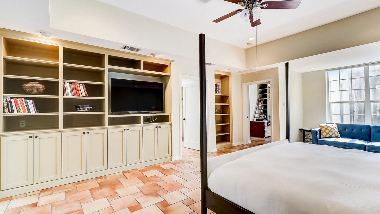 Photo of Bedroom in Oak Park - Northwood