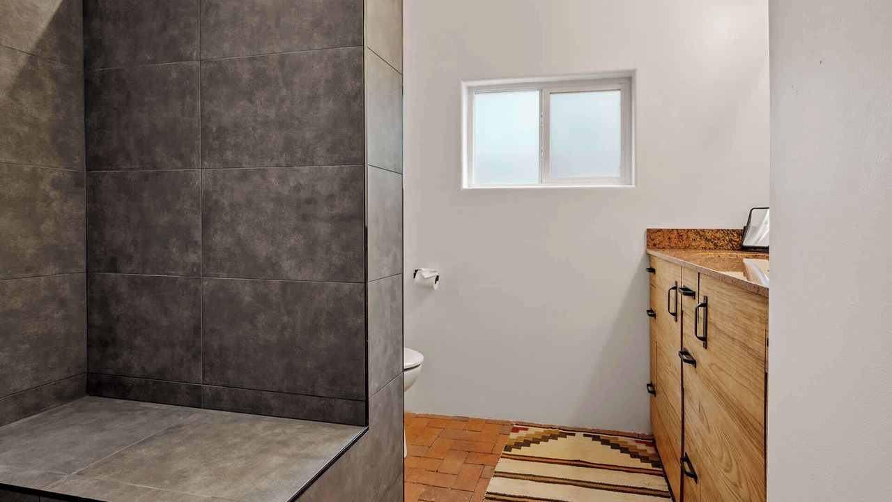 Photo of Bathroom in South Capitol