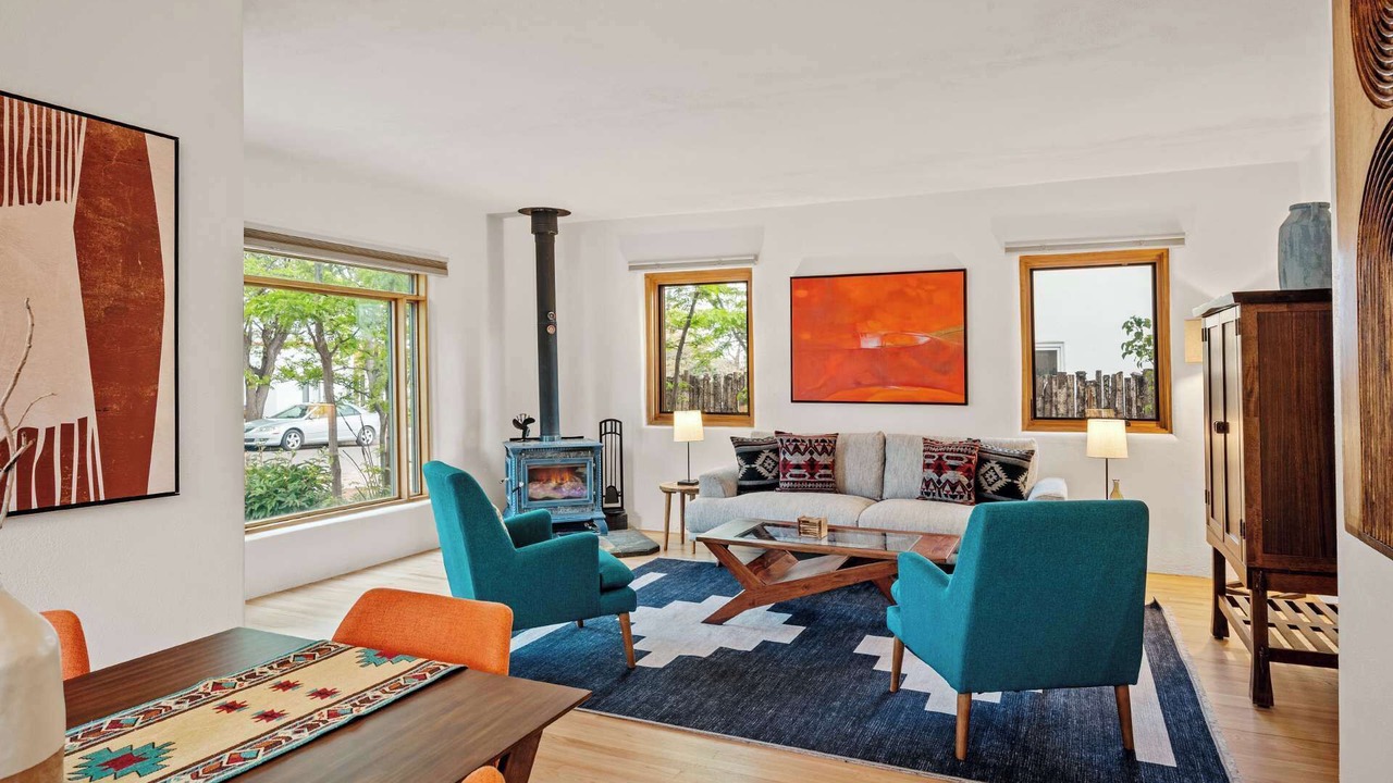 Photo of Livingroom in South Capitol