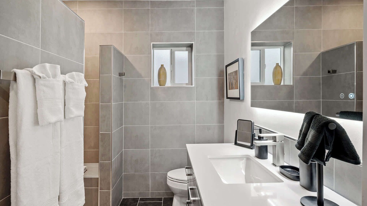 Photo of Bathroom in South Capitol