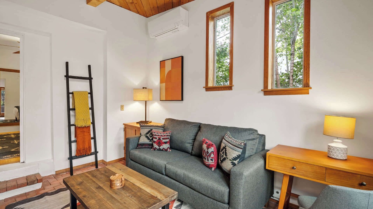 Photo of Livingroom in South Capitol