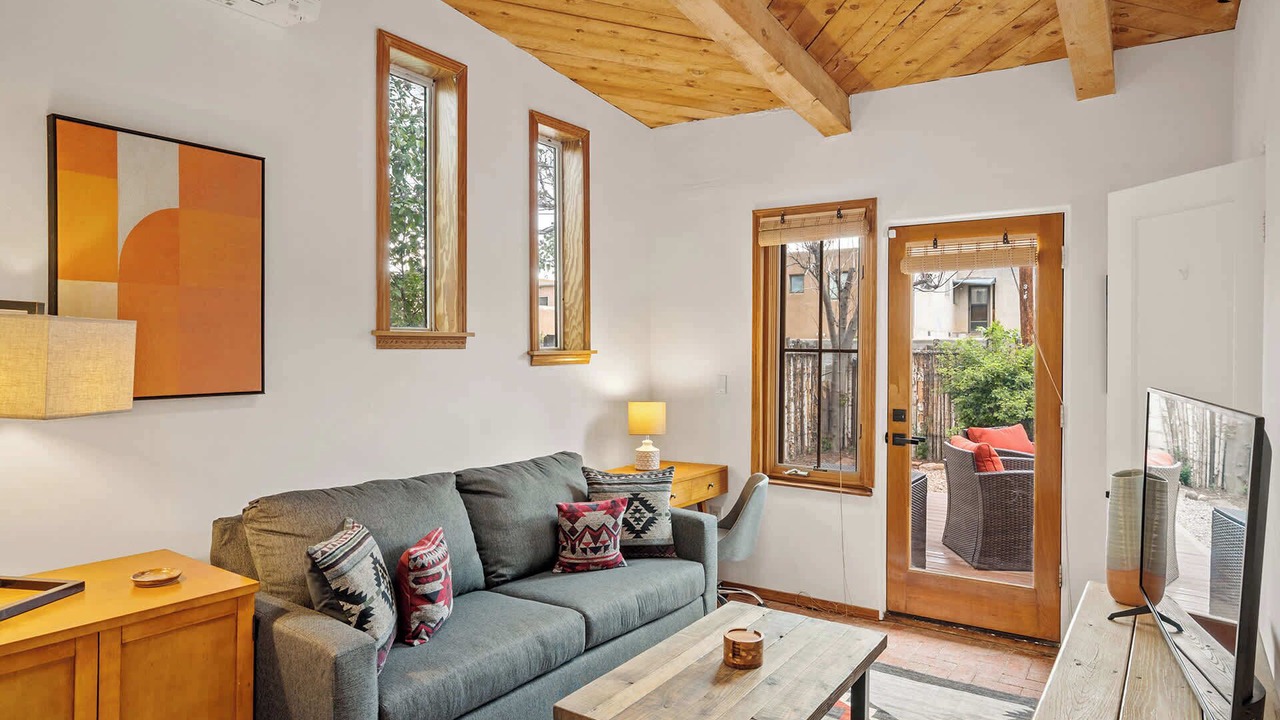Photo of Livingroom in South Capitol
