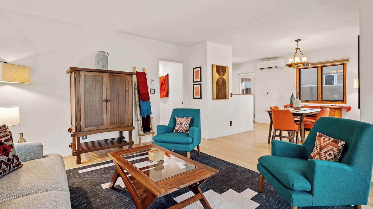 Photo of Livingroom in South Capitol