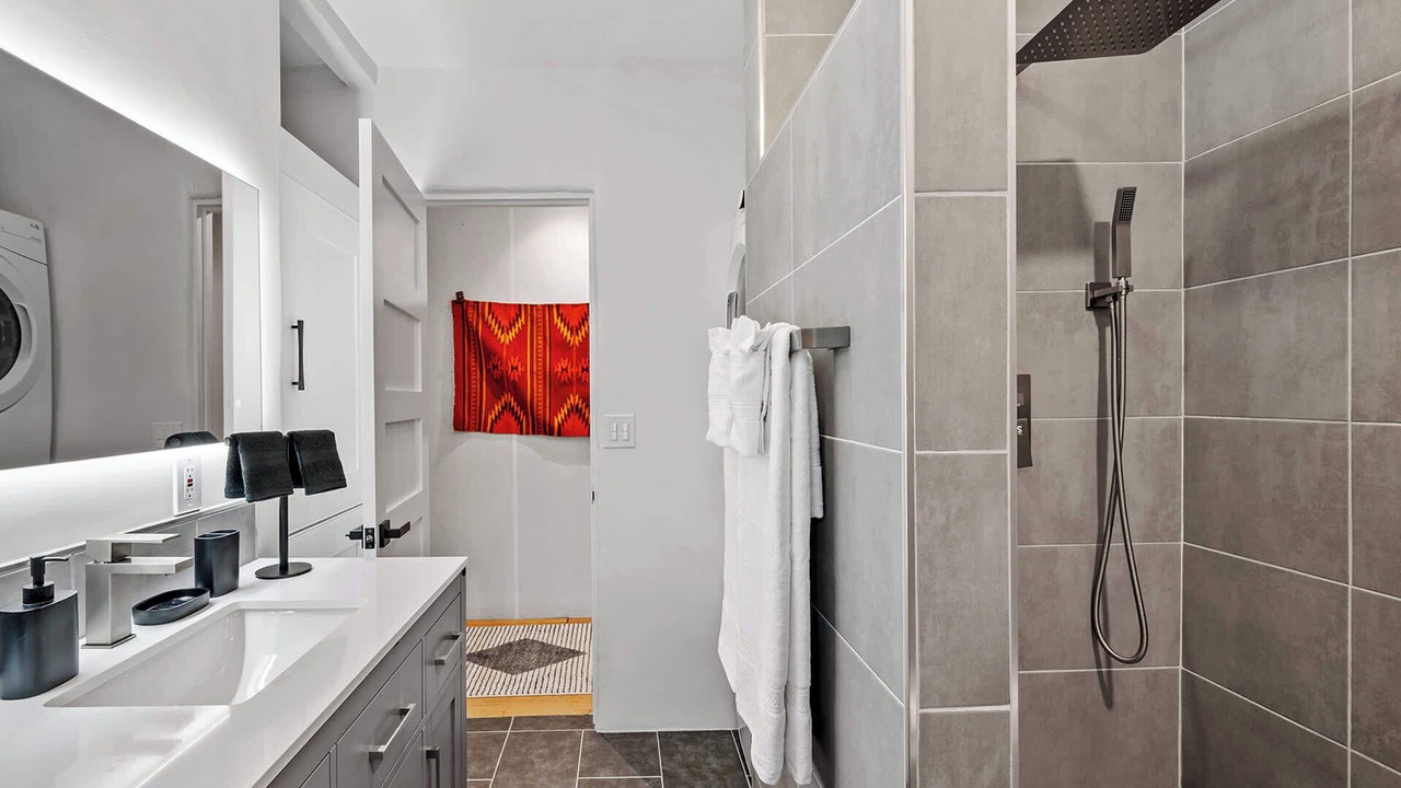 Photo of Bathroom in South Capitol