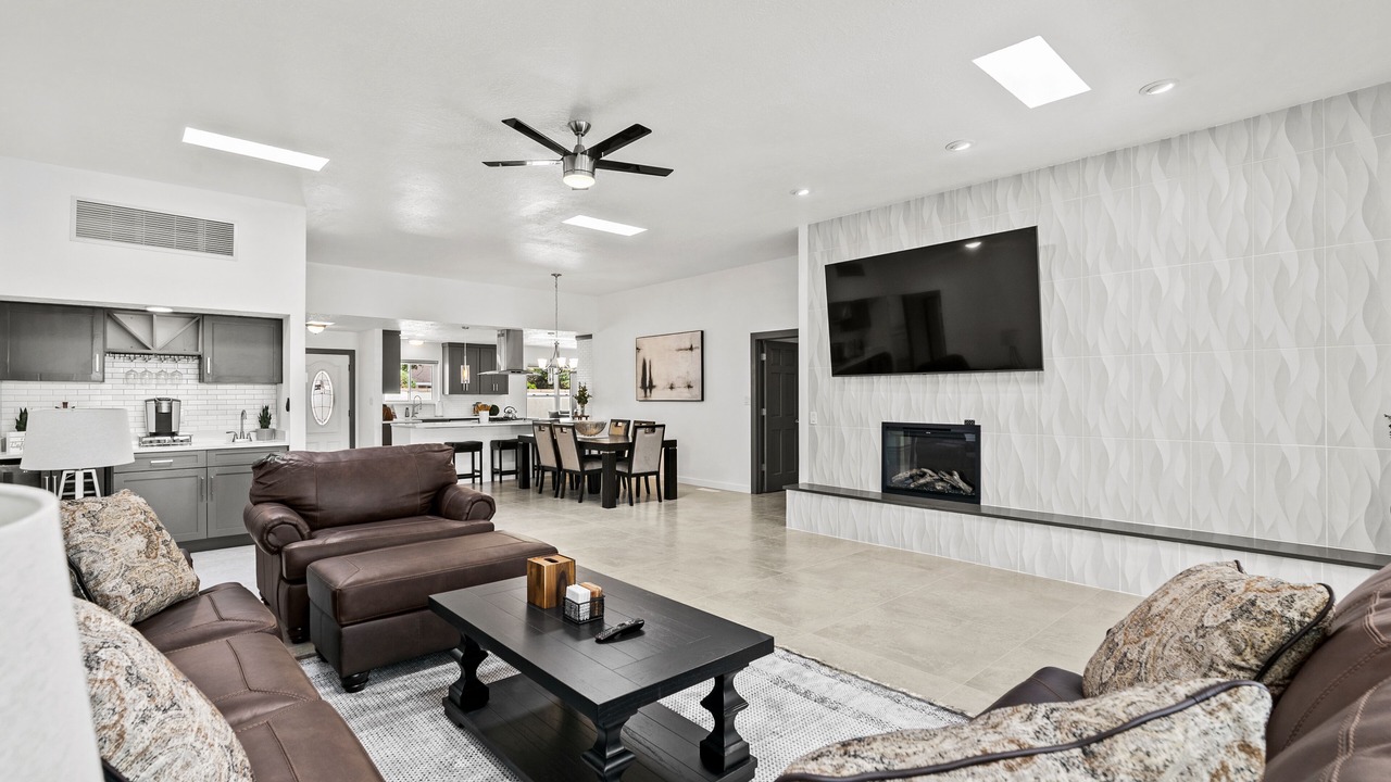 Photo of Livingroom in Academy Estates East