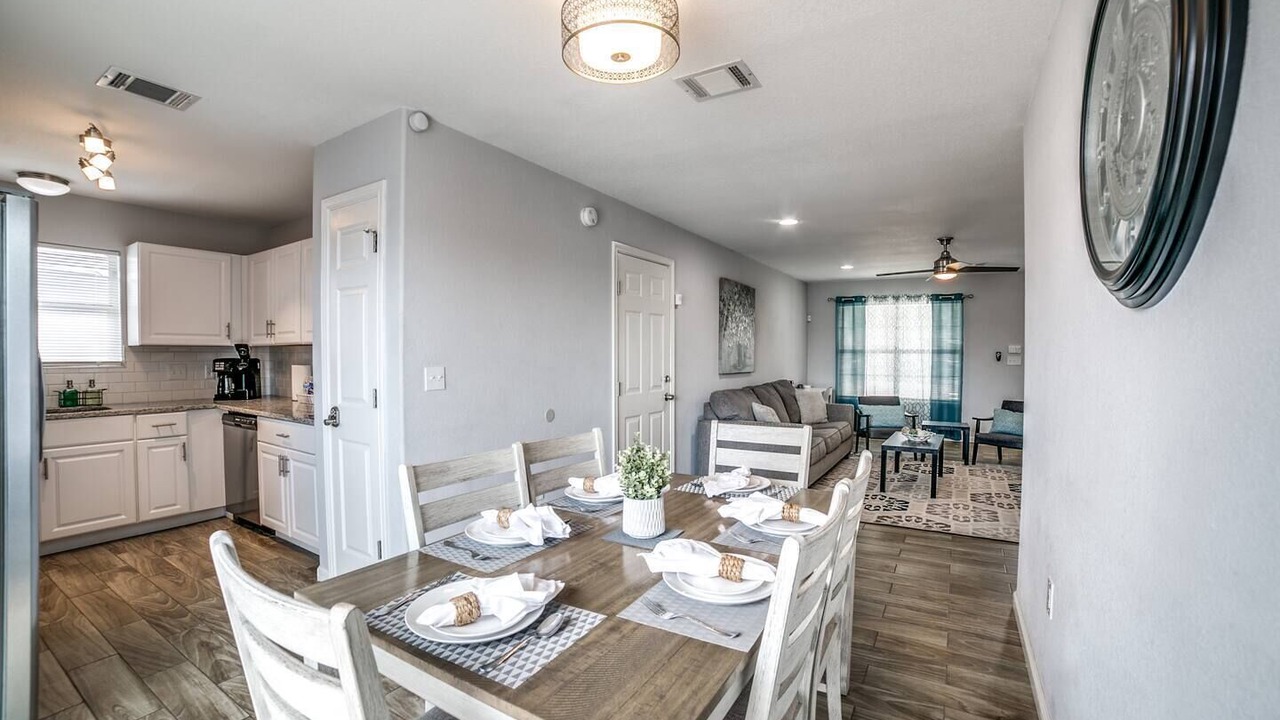Photo of Livingroom in Arena District