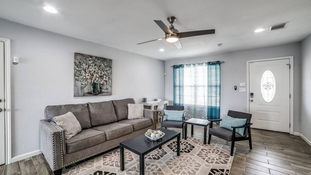 Photo of Livingroom in Arena District