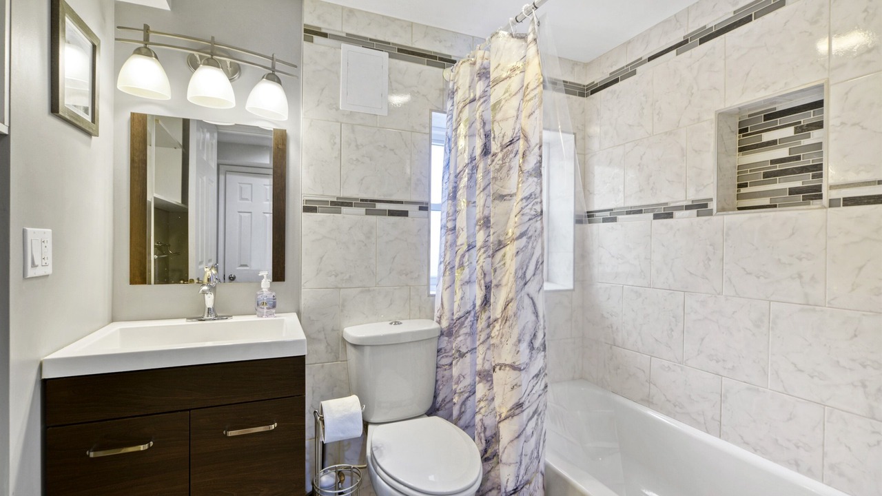 Photo of Bathroom in Cragin