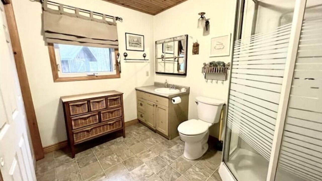 Photo of Bathroom in Kinmount