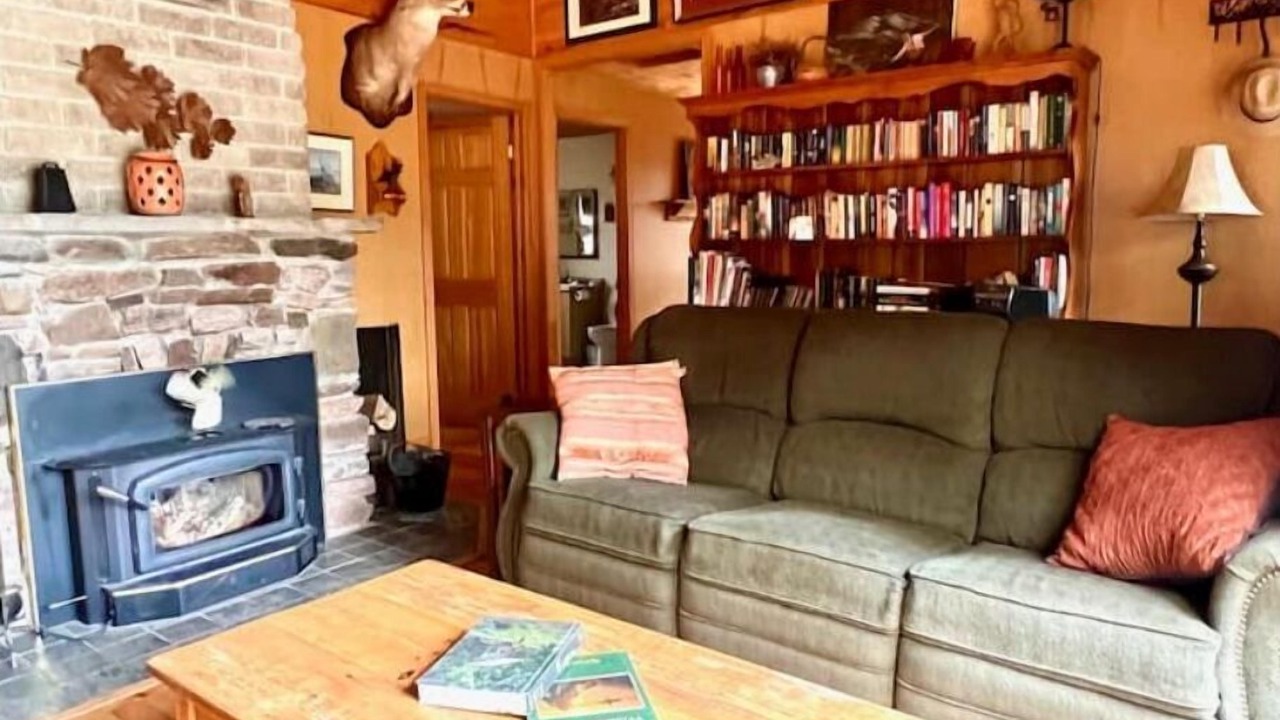 Photo of Livingroom in Kinmount