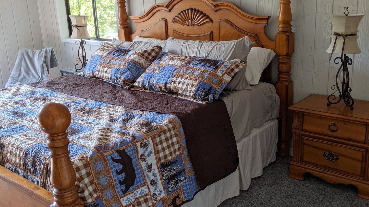 Photo of Bedroom in Linn Creek
