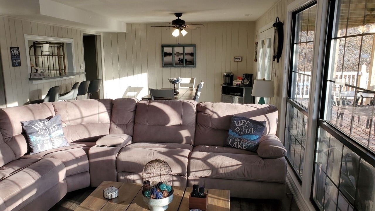 Photo of Livingroom in Linn Creek