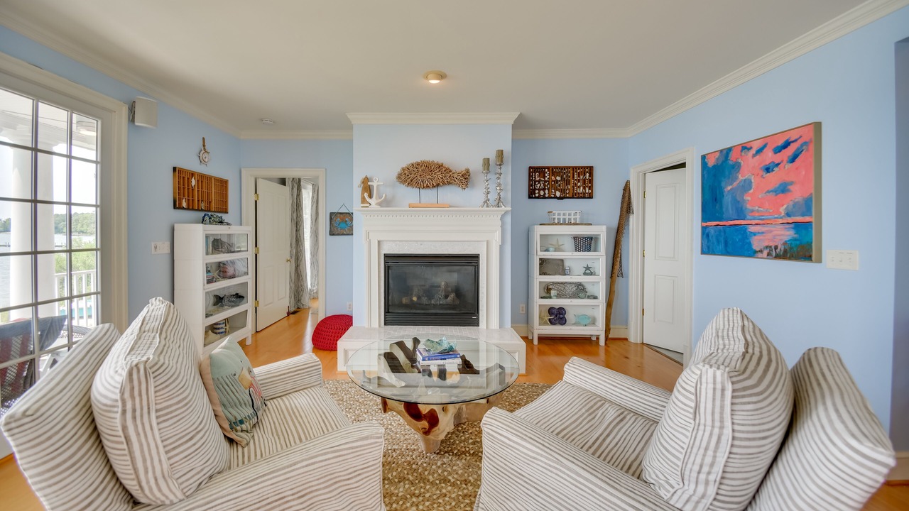 Photo of Livingroom in White Stone