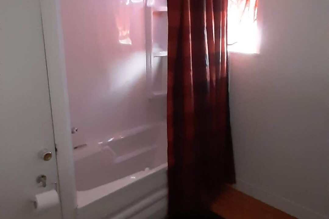 Photo of Bathroom in Saint-Etienne-de-Lauzon