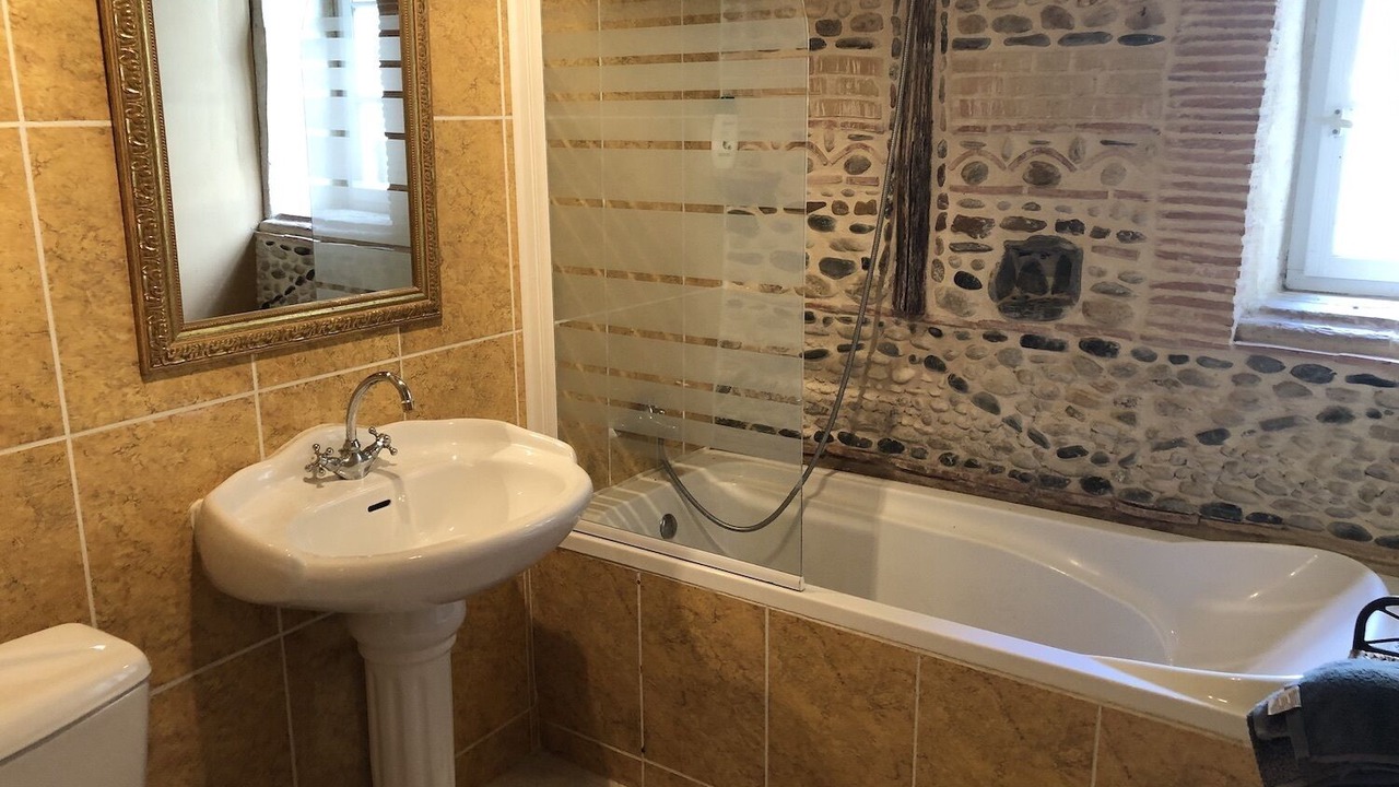 Photo of Bathroom in Monflanquin