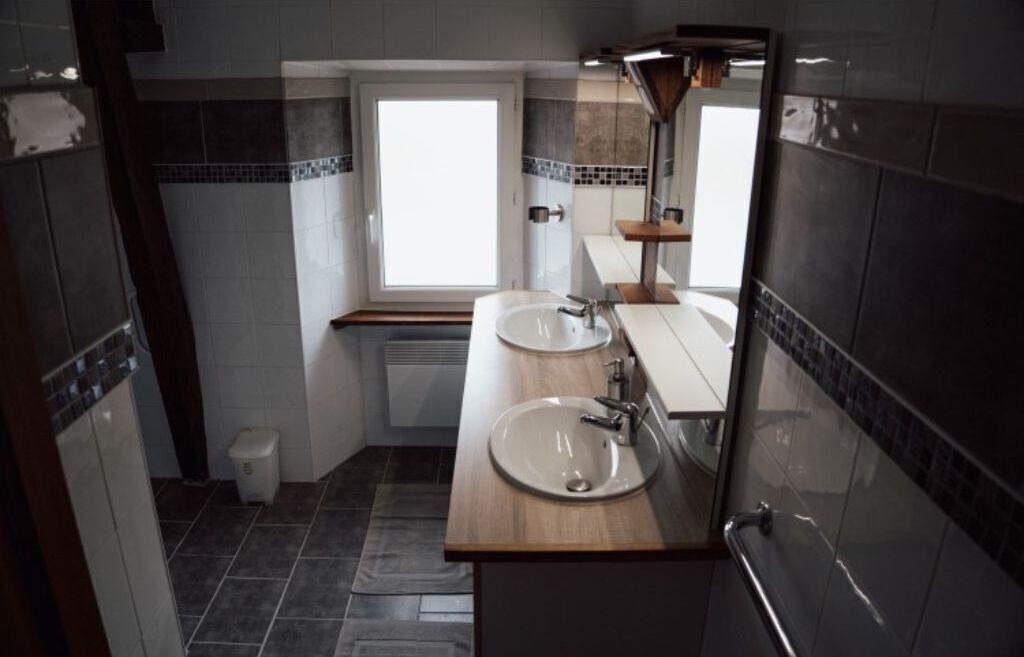 Photo of Bathroom in Begole