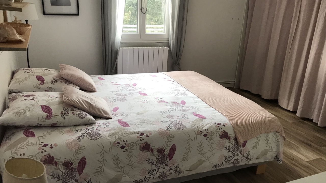 Photo of Bedroom in Saint-Victor-des-Oules