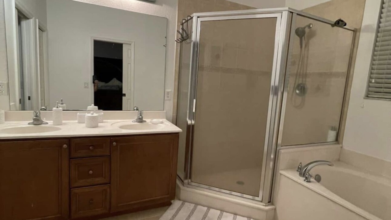 Photo of Bathroom in Biggar