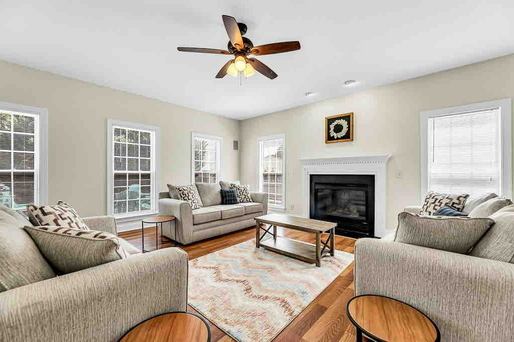 Photo of Livingroom in Forest Oaks