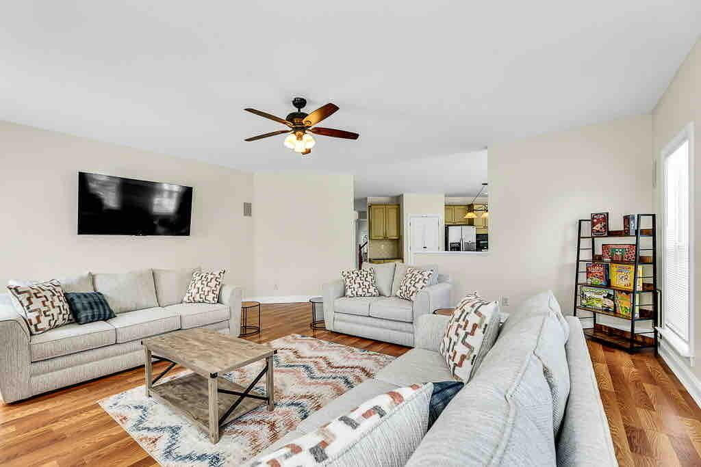 Photo of Livingroom in Forest Oaks