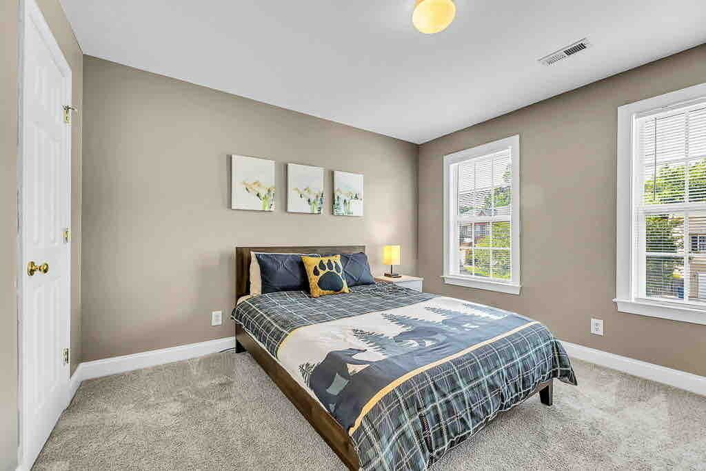 Photo of Bedroom in Forest Oaks