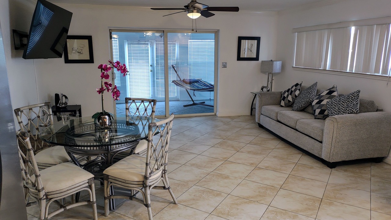 Photo of Livingroom in Capri Isle