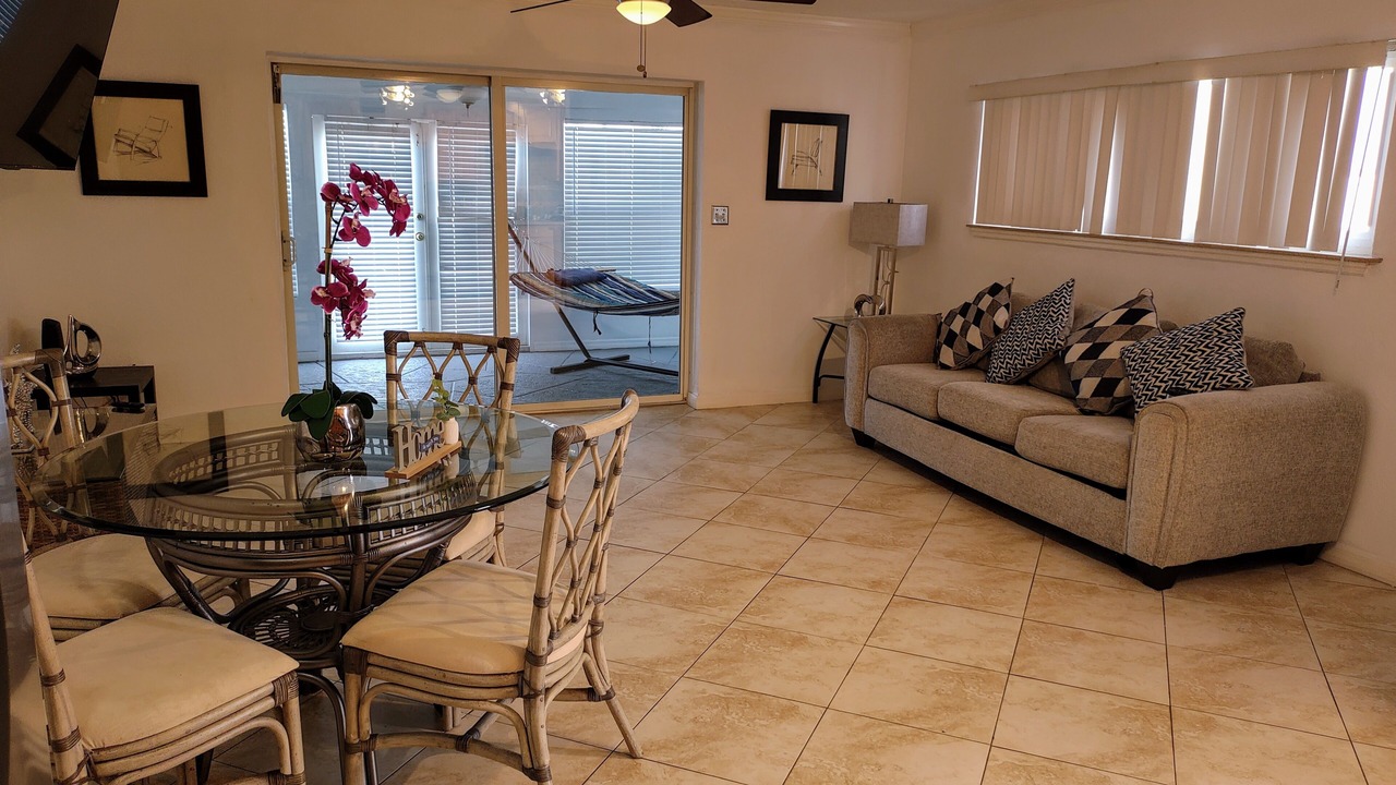 Photo of Livingroom in Capri Isle