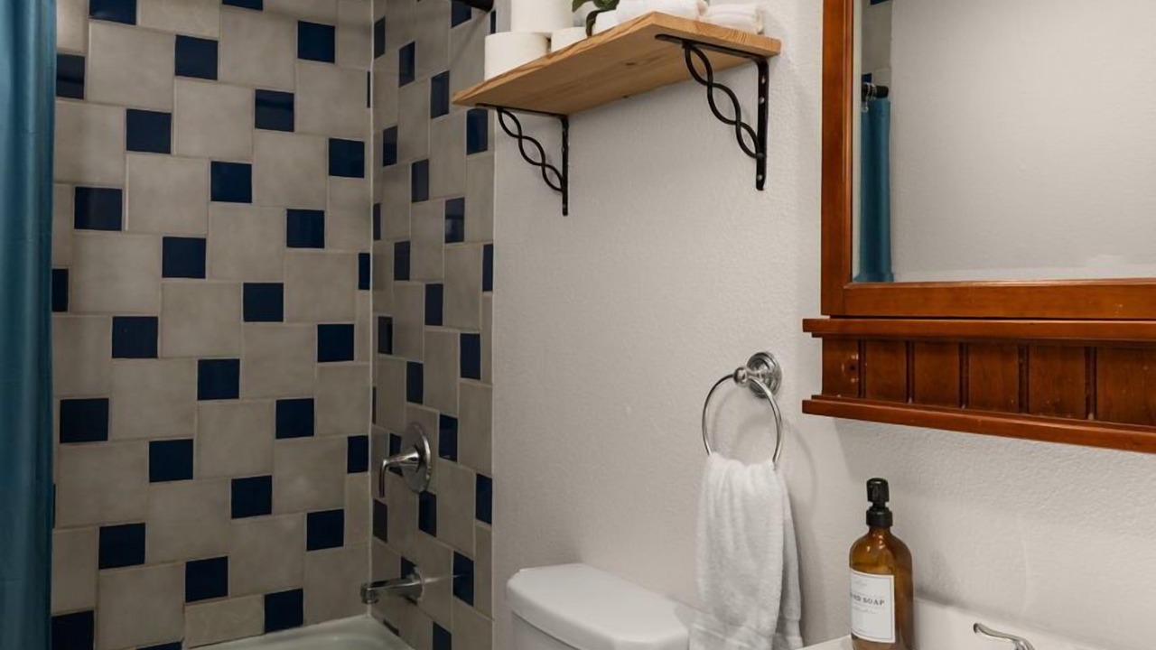 Photo of Bathroom in East Cesar Chavez