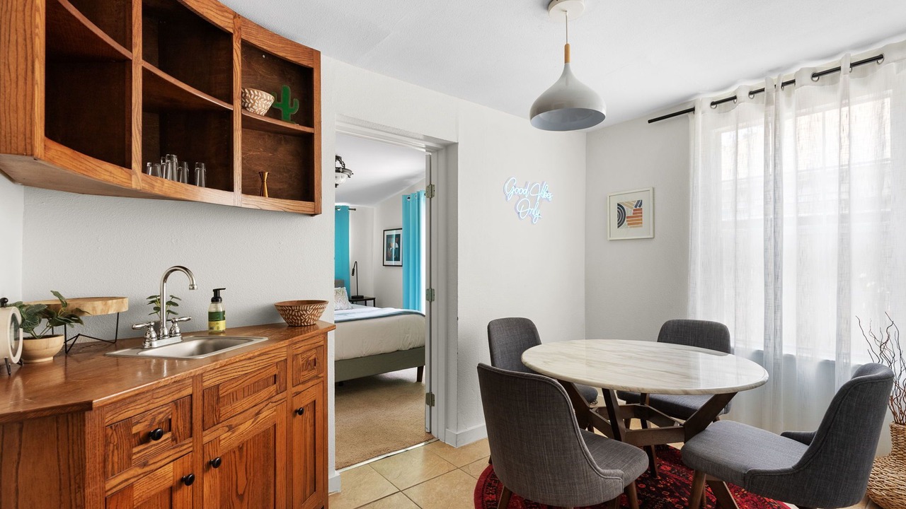 Photo of Livingroom in East Cesar Chavez