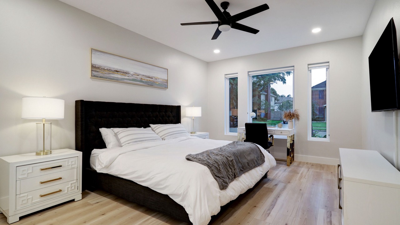 Photo of Bedroom in Memorial Parkway