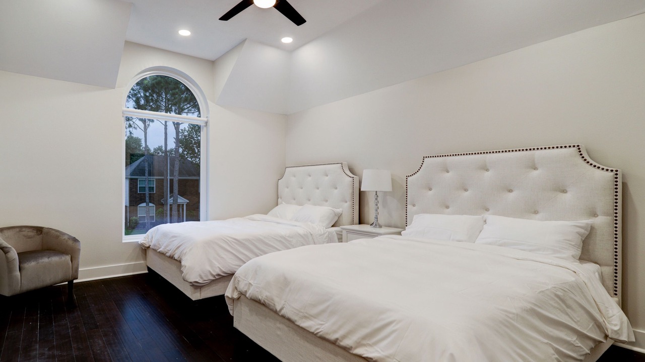 Photo of Bedroom in Memorial Parkway